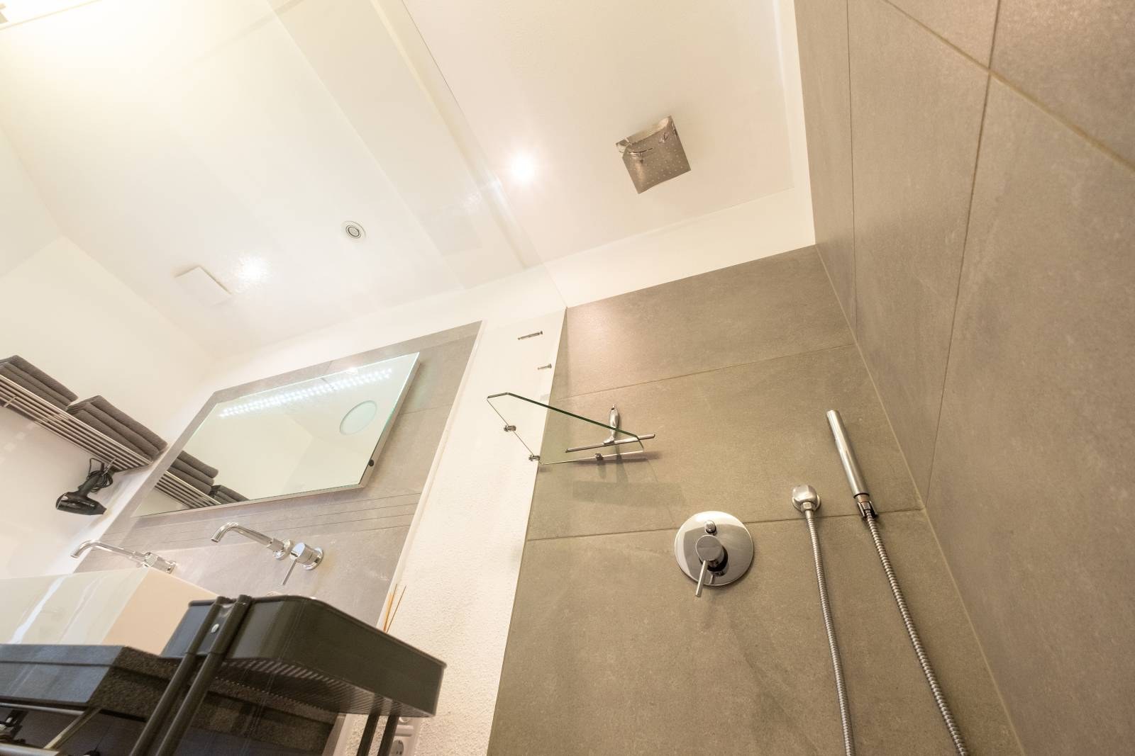 Dusche der Ferienwohnung 1