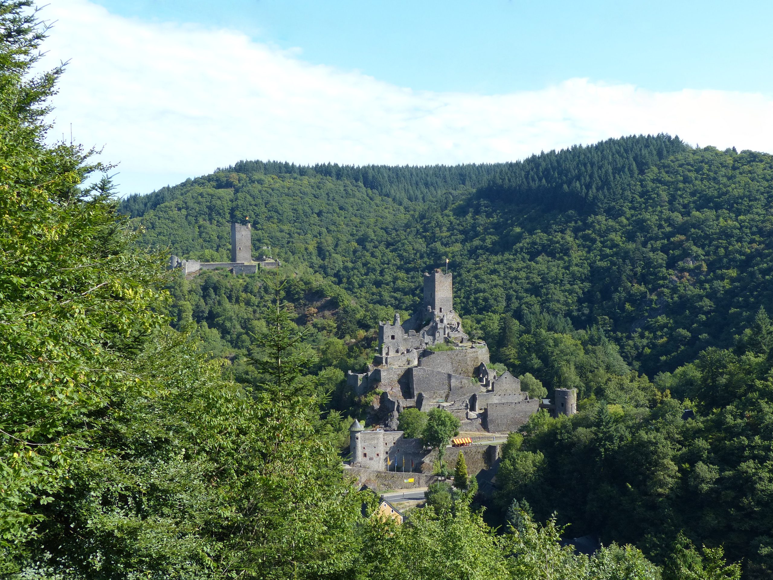 Manderscheider Burgen in der Vulkaneifel